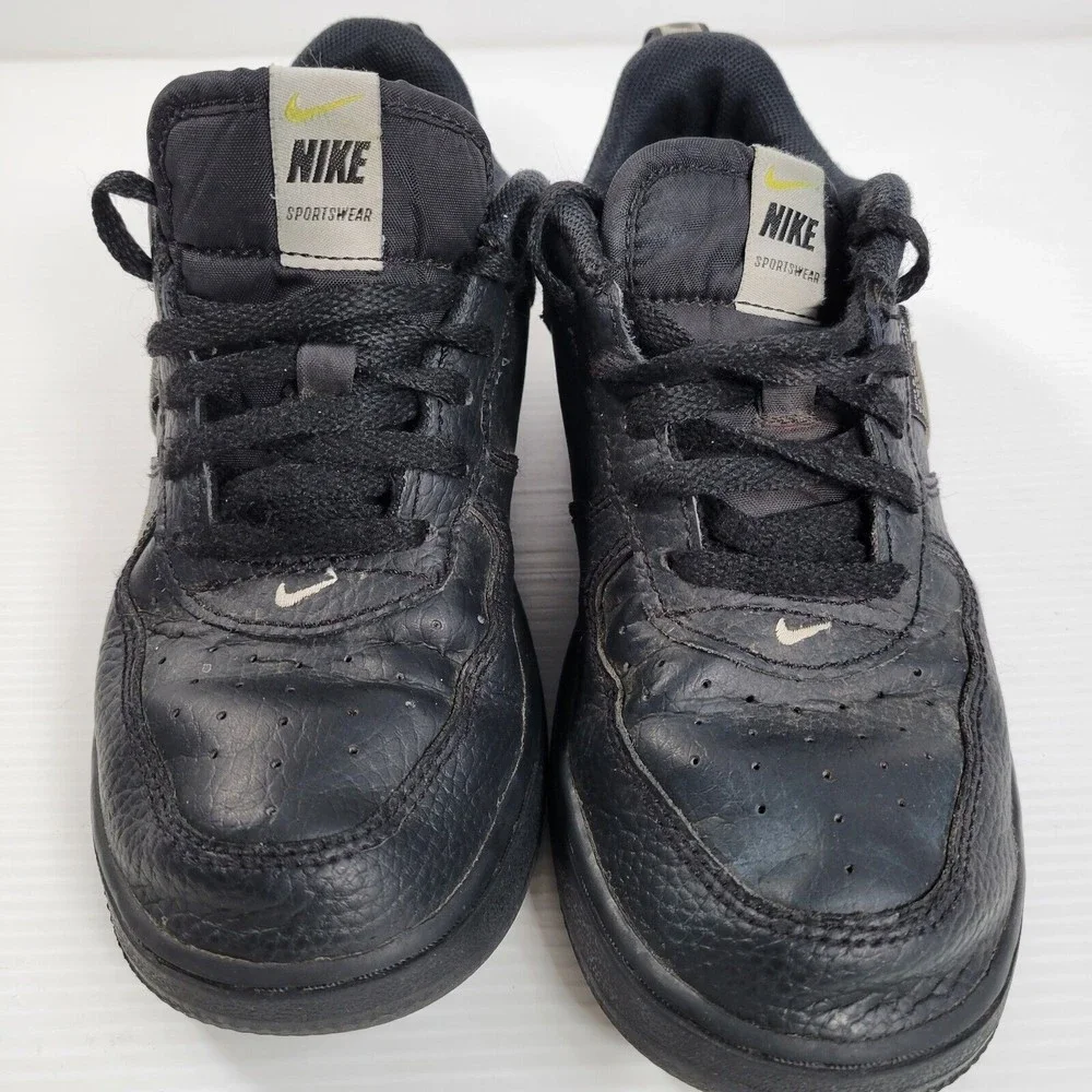 Nike Kids Air Force 1 Size 2.5 Y LV8 Utility Sneaker Black White Lace Up AV4272